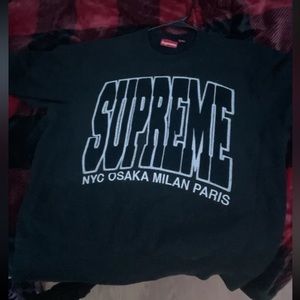 Supreme pull over deal with nyc osaka milan Paris it’s a size large it’s black